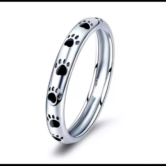 Only One Left. SIZE 7.   
New!! .925 Silver Paw 🐾 print Ring - Picture 4 of 5